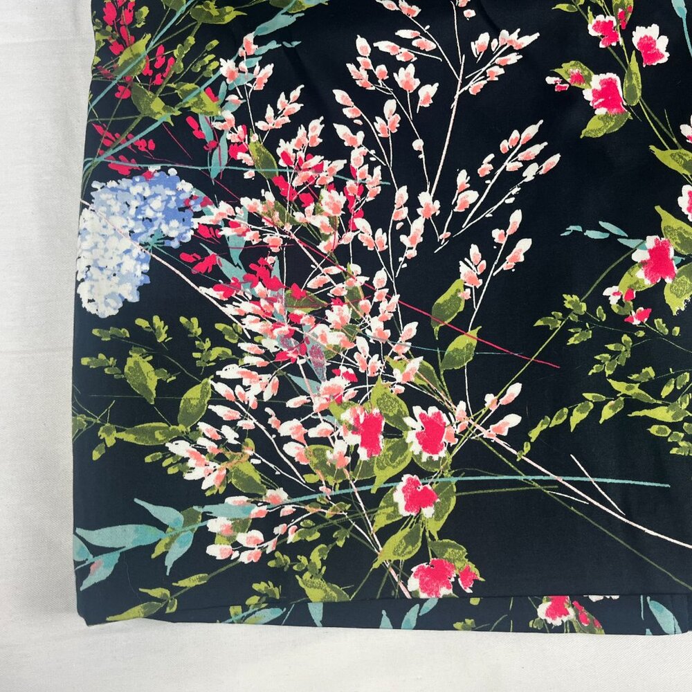 Talbots Pencil Skirt Size 14 Black Pink Green, Floral Print, Unlined - Picture 2 of 6